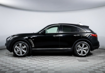 Подержанный автомобиль Infiniti QX70 2015 года (8 фото)
