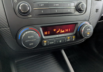 Подержанный автомобиль Kia Cerato Sedan 2015 года (26 фото)