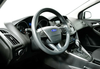 Подержанный автомобиль Ford Focus Wagon 2016 года (10 фото)