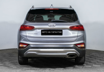 Подержанный автомобиль Hyundai Santa Fe 2018 года (6 фото)