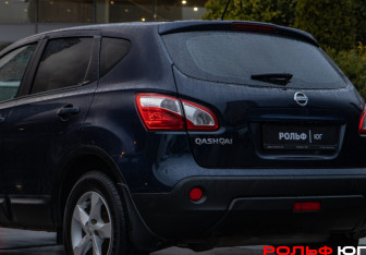 Подержанный автомобиль Nissan Qashqai 2012 года (12 фото)