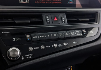 Подержанный автомобиль Lexus ES 2021 года (21 фото)