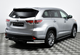 Подержанный автомобиль Toyota Highlander 2015 года (5 фото)