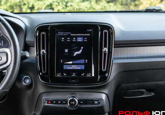 Подержанный автомобиль Volvo XC40 2019 года (12 фото)