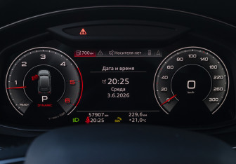 Подержанный автомобиль Audi Q7 2021 года (10 фото)