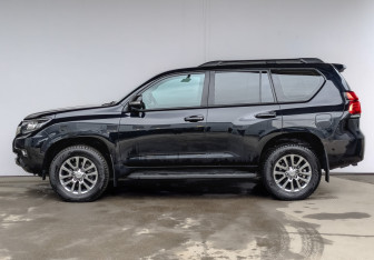 Подержанный автомобиль Toyota Land Cruiser Prado 2021 года (8 фото)