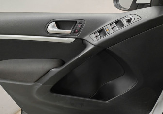 Подержанный автомобиль Volkswagen Tiguan 2012 года (14 фото)