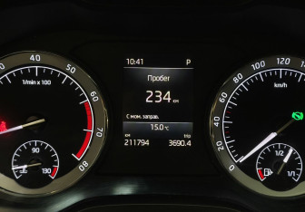 Подержанный автомобиль Skoda Karoq 2020 года (16 фото)