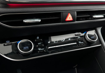 Подержанный автомобиль Hyundai Sonata 2022 года (26 фото)