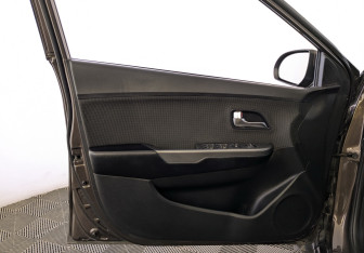 Подержанный автомобиль Kia Rio Hatchback 2017 года (19 фото)