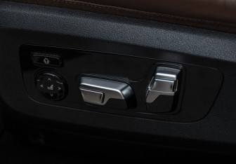 Подержанный автомобиль BMW X6 2020 года (19 фото)