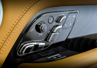 Подержанный автомобиль Land Rover Range Rover 2020 года (25 фото)