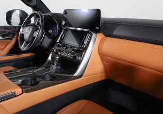 Подержанный автомобиль Lexus LX 2024 года (9 фото)