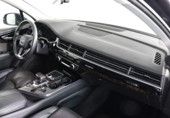 Подержанный автомобиль Audi Q7 2016 года (10 фото)