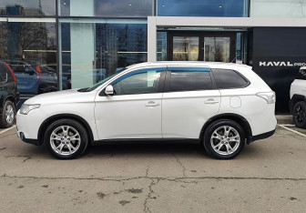 Подержанный автомобиль Mitsubishi Outlander 2014 года (8 фото)