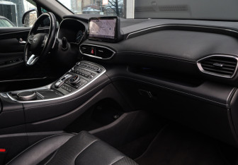 Подержанный автомобиль Hyundai Santa Fe 2022 года (7 фото)