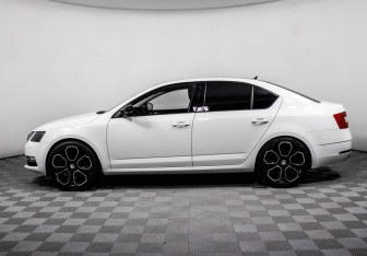 Подержанный автомобиль Skoda Octavia Liftback 2017 года (8 фото)