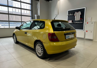 Подержанный автомобиль Honda Civic Hatchback 2001 года (6 фото)