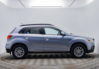 Подержанный автомобиль Mitsubishi ASX 2012 года (6 фото)