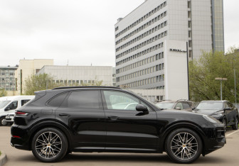 Подержанный автомобиль Porsche Cayenne 2023 года (3 фото)