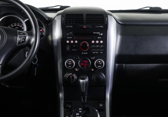 Подержанный автомобиль Suzuki Grand Vitara 2008 года (14 фото)