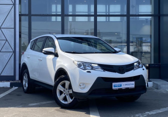 Подержанный автомобиль Toyota RAV4 2013 года (3 фото)