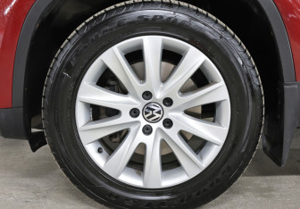 Подержанный автомобиль Volkswagen Tiguan 2009 года (21 фото)