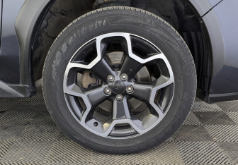 Подержанный автомобиль Subaru XV 2012 года (18 фото)