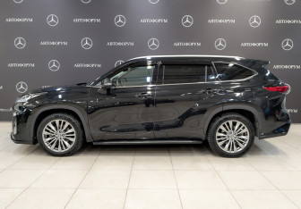 Подержанный автомобиль Toyota Highlander 2024 года (8 фото)