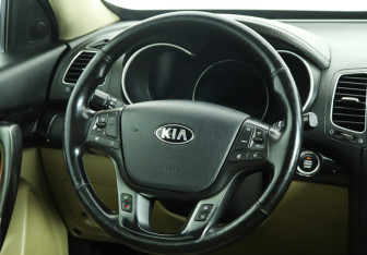Подержанный автомобиль Kia Sorento 2012 года (19 фото)