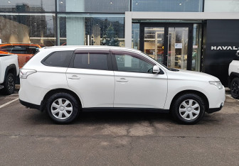 Подержанный автомобиль Mitsubishi Outlander 2013 года (4 фото)