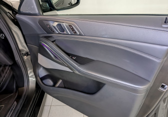 Подержанный автомобиль BMW X6 2020 года (24 фото)