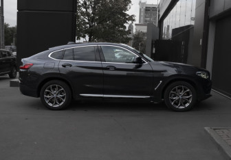 Подержанный автомобиль BMW X4 2019 года (8 фото)