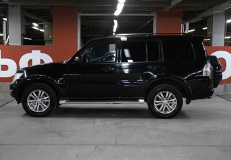 Подержанный автомобиль Mitsubishi Pajero 2014 года (7 фото)