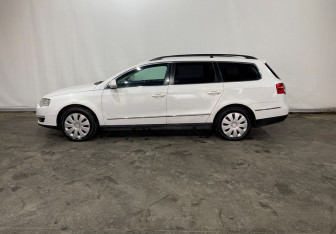Подержанный автомобиль Volkswagen Passat Wagon 2010 года (8 фото)