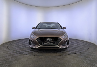 Подержанный автомобиль Hyundai Sonata 2018 года (2 фото)