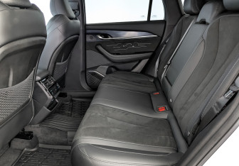 Подержанный автомобиль Geely Monjaro 2024 года (18 фото)