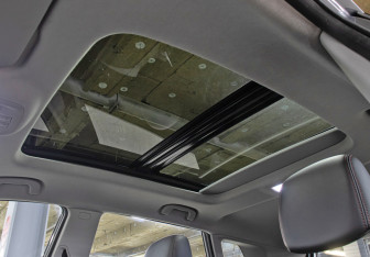 Подержанный автомобиль Chevrolet Tracker 2022 года (22 фото)