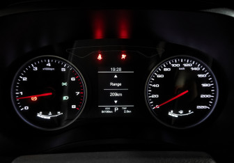 Подержанный автомобиль Москвич 3 2023 года (15 фото)