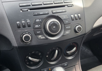 Подержанный автомобиль Mazda 3 Hatchback 2012 года (13 фото)