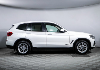 Подержанный автомобиль BMW X3 2017 года (4 фото)