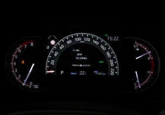 Подержанный автомобиль Toyota RAV4 2022 года (17 фото)