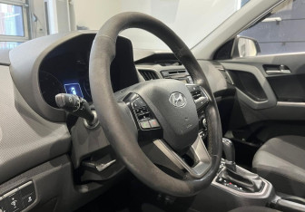 Подержанный автомобиль Hyundai Creta 2019 года (11 фото)