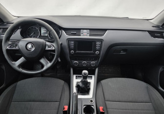 Подержанный автомобиль Skoda Octavia Liftback 2014 года (11 фото)