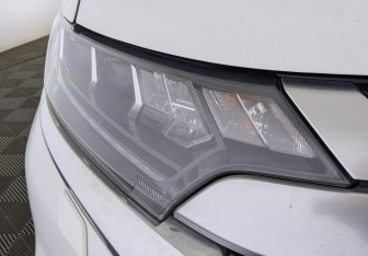 Подержанный автомобиль Mitsubishi Outlander 2019 года (11 фото)