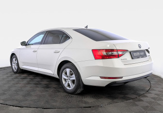 Подержанный автомобиль Skoda Superb Liftback 2016 года (7 фото)