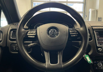 Подержанный автомобиль Volkswagen Touareg 2017 года (14 фото)