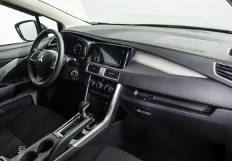 Подержанный автомобиль Mitsubishi Xpander 2023 года (11 фото)