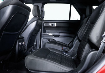 Подержанный автомобиль Ford Explorer 2020 года (17 фото)