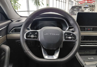 Подержанный автомобиль Jetour X70 2024 года (11 фото)